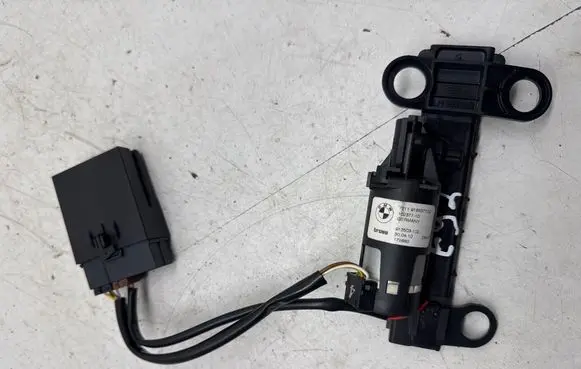 BMW 3 E92 E93 Seat belt adjustment motor 9165377 72119165377 7211916537702