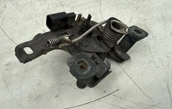 Audi A3 S3 8L Engine bonnet/hood lock/catch 8L0823509C