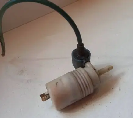 Volkswagen Multivan T4 Windscreen/windshield washer pump 333955651