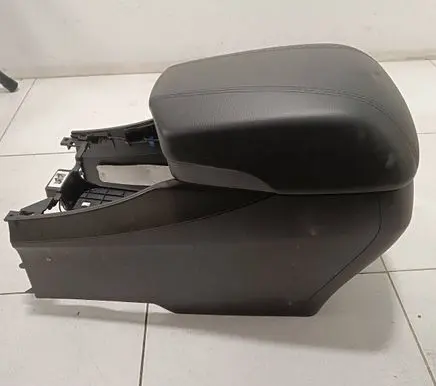 Hyundai Santa Fe Armrest 846202W000 20130817