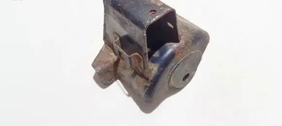 Suzuki Swift I Engine mounting bracket