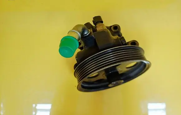 Ford Maverick Power steering pump 5F02630 1S7Q3A733AA