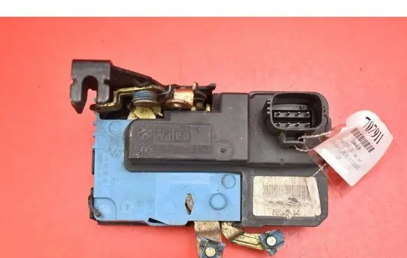 Volvo V70 Front door lock 