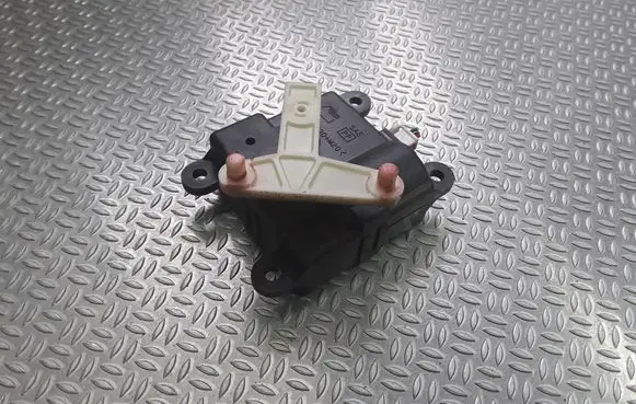 Nissan Primera Air flap motor/actuator 3T05030820