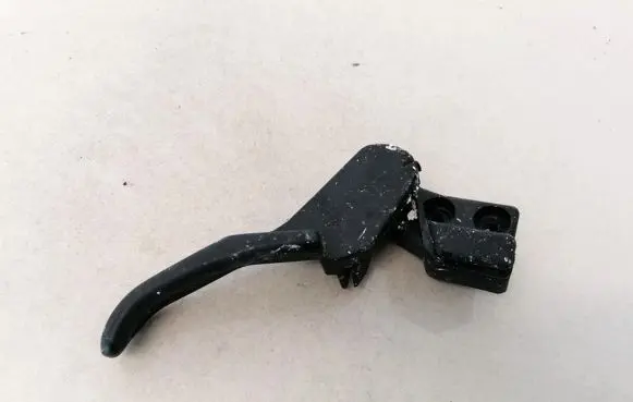Volkswagen PASSAT B5.5 Engine bonnet (hood) release handle 3B1823533