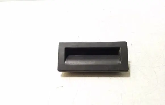 Skoda Octavia Mk3 (5E) Tailgate opening switch 3V0827566