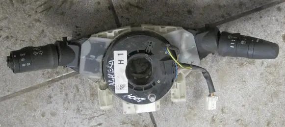 Nissan X-Trail T30 Wiper turn signal indicator stalk/switch 255608H905