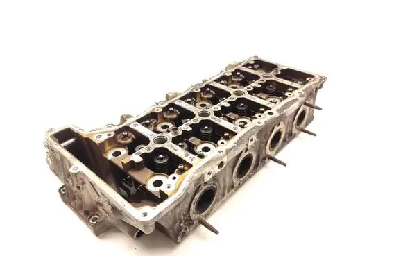 BMW 1 E81 E87 Engine head 7797678