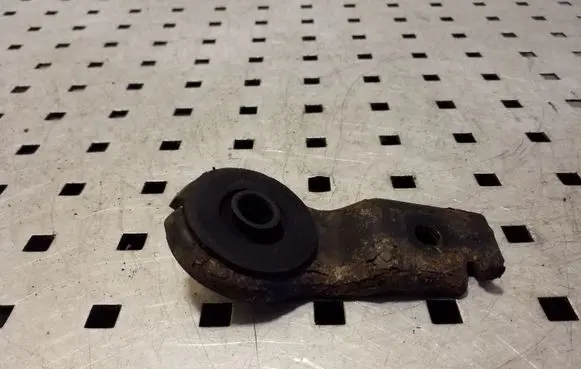 Toyota Avensis T220 Radiator mount bracket