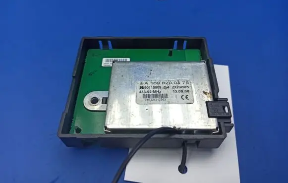 Mercedes-Benz B W245 Antenna control unit A1698200475 K50110009