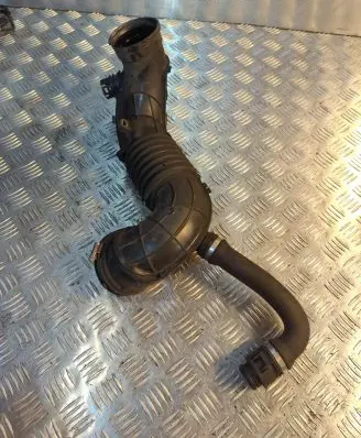 BMW 3 F30 F35 F31 Air intake hose/pipe 586509