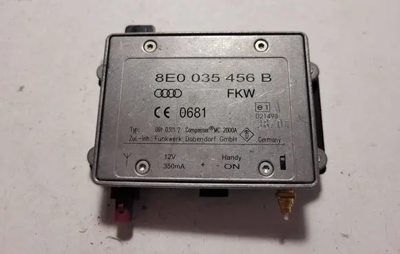 Audi A4 S4 B7 8E 8H Antenna control unit 8E0035456B 09103112