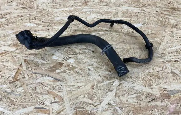 Engine coolant pipe/hose