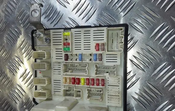 Renault Scenic II - Grand scenic II Fuse module 5191580A8 8711275445 8200481866J