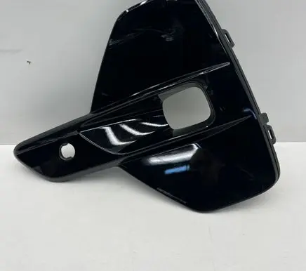 Volvo XC40 Front bumper lower grill 32347386