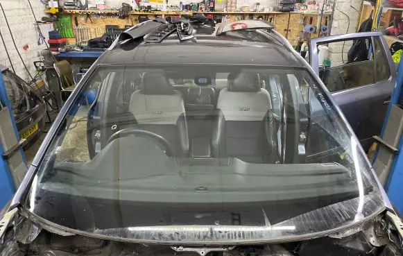 Skoda Octavia Mk2 (1Z) Front windscreen/windshield window 