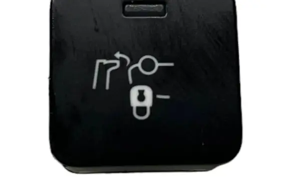 Peugeot 3008 II Tailgate/trunk/boot open switch 9810517677 34619
