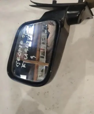 Isuzu Trooper Front door electric wing mirror