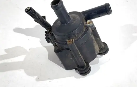 Ford Focus Oil filter mounting bracket 515452050