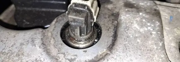 Nissan Almera Tino Fuel injector
