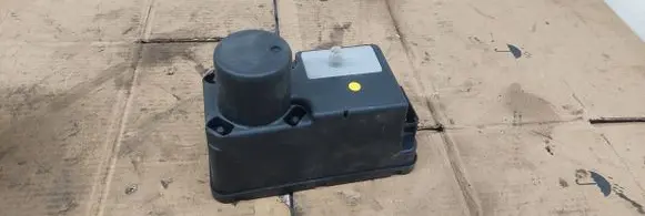 Volkswagen PASSAT B4 Central locking vacuum pump 1H0962257E