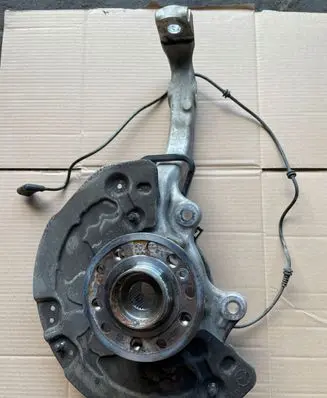 Mercedes-Benz GLC X253 C253 Front wheel hub spindle knuckle 2533320101