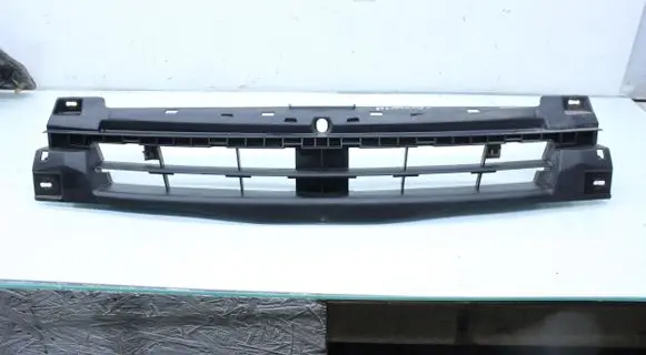 Opel Vivaro Front bumper mounting bracket 620300101R