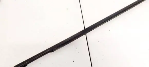Volkswagen Touran II Front door glass trim molding 