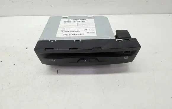 Chrysler Pacifica Radio/CD/DVD/GPS head unit 68378304AA P68378304AA