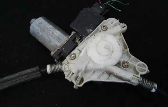 Mitsubishi Carisma Rear door window regulator motor 0130821653 105683-104
