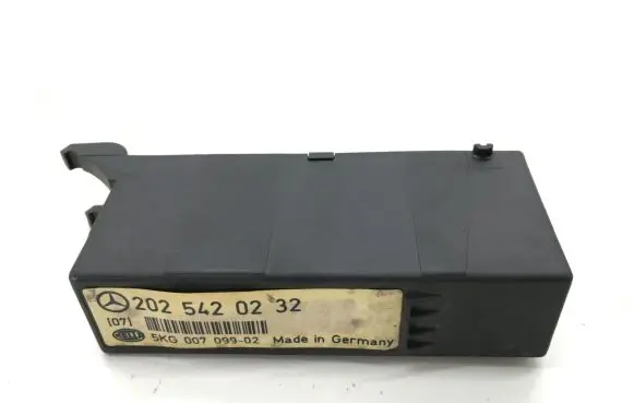Mercedes-Benz C W202 Light module LCM 2025420232