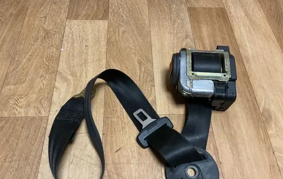 Volkswagen PASSAT B5 Front seatbelt 3B1857705B 560997300