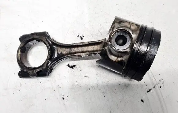 Toyota Corolla Verso AR10 Piston with connecting rod 