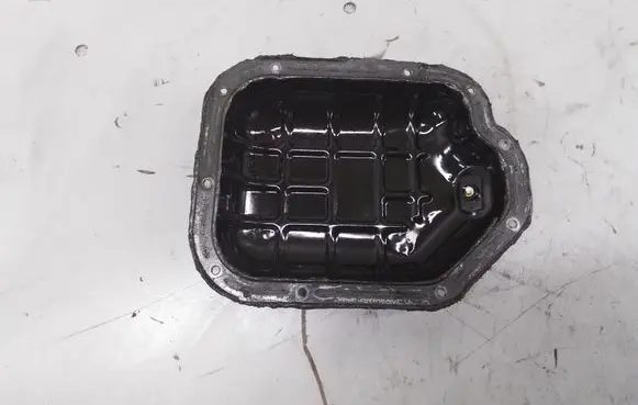 Nissan Maxima A34 Oil sump