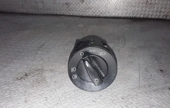 Volkswagen Golf IV Light switch 1C0941531A