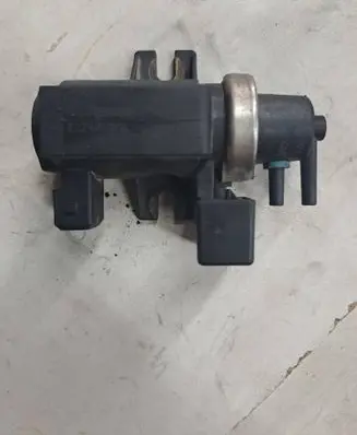 BMW 5 E39 Turbo solenoid valve 2247906