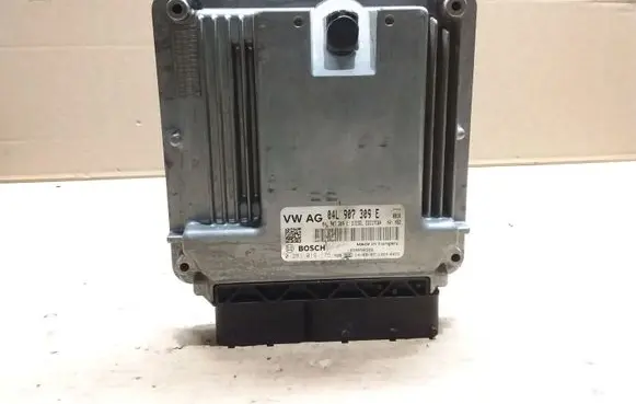 Audi A3 S3 8V Engine control unit/module 04L907309E