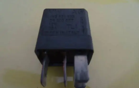 Volkswagen PASSAT B6 Other relay 1K0951253 29200077