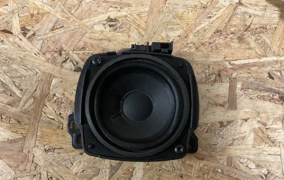 Audi A8 S8 D3 4E Front door speaker 288851001