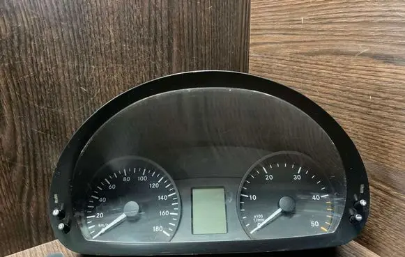 Mercedes-Benz Sprinter W906 Speedometer (instrument cluster) 9069005200 9069013400 9069027700