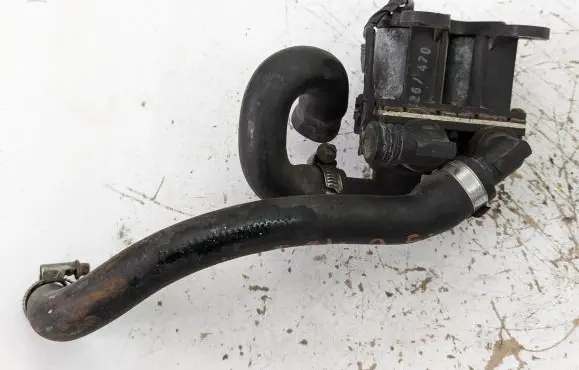 BMW 5 E34 Coolant heater control valve 1147412042 8391417