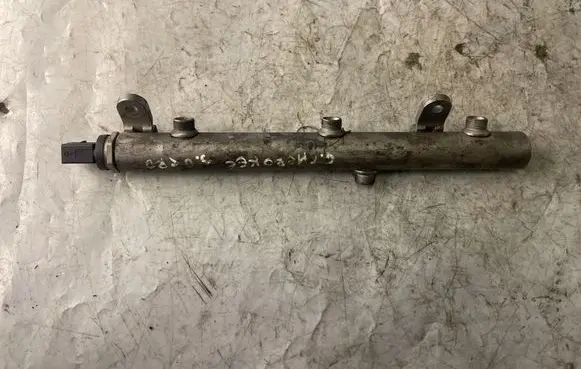 Jeep Grand Cherokee (WK) Fuel main line pipe A6420702695