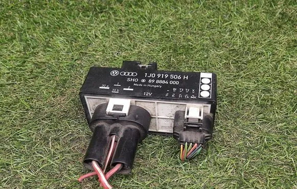 Volkswagen Bora Coolant fan relay 1J0919506H 898884000