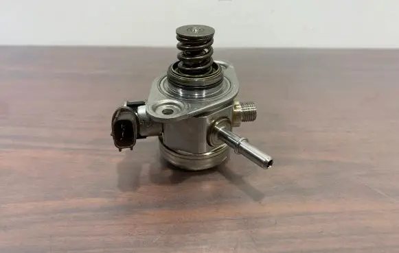 Mitsubishi Outlander IV Fuel injection high pressure pump 0261520517 6012817823