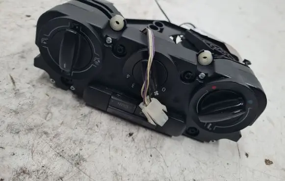 Volkswagen PASSAT B6 Climate control unit