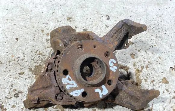 Front wheel hub spindle knuckle