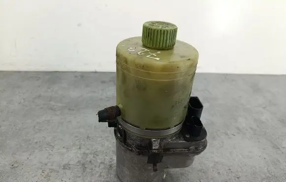 Volkswagen Polo IV 9N3 Power steering pump