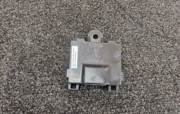 Tesla Model S Door control unit/module 106965100D