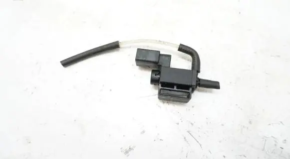 Skoda Octavia Mk2 (1Z) Valve vacuum 037906283