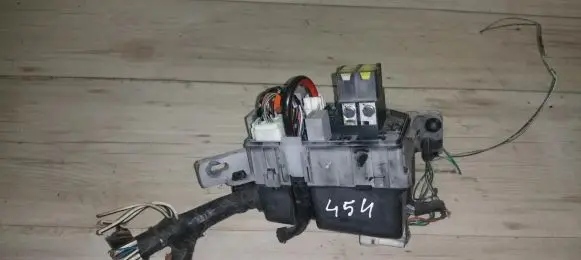 Toyota Yaris Fuse box set 71545127 7154-5127